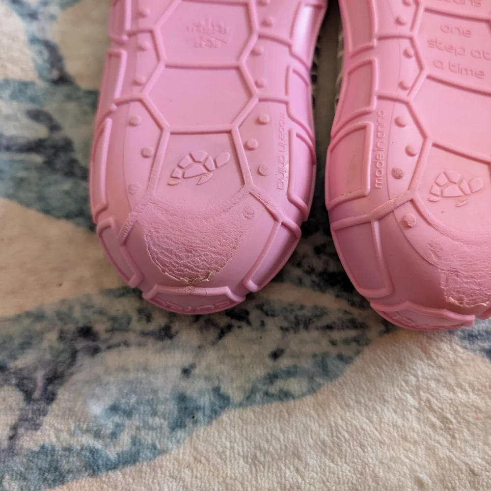 💥3/$24 Turtl Pink And Shell Print Water‎ Shoes